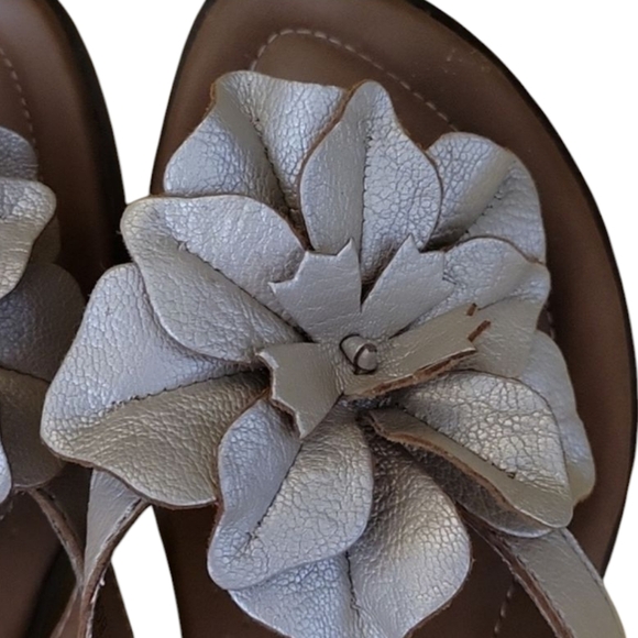 b.o.c Silver Floral Sandals - Picture 3 of 6